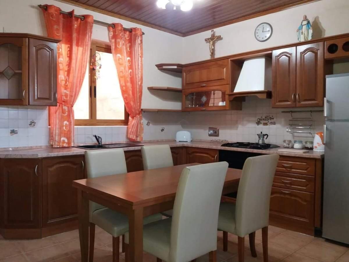Entire Senglea Seaview Town House Villa Bagian luar foto